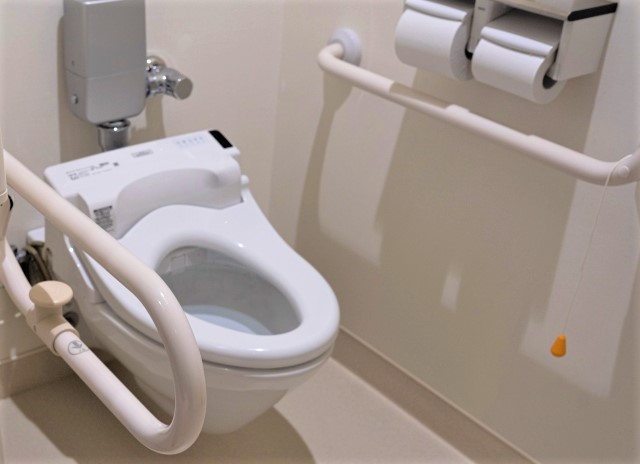 排泄介助（トイレ介助）の手順と注意点とポイントについて - 介護用品のピジョンタヒラ