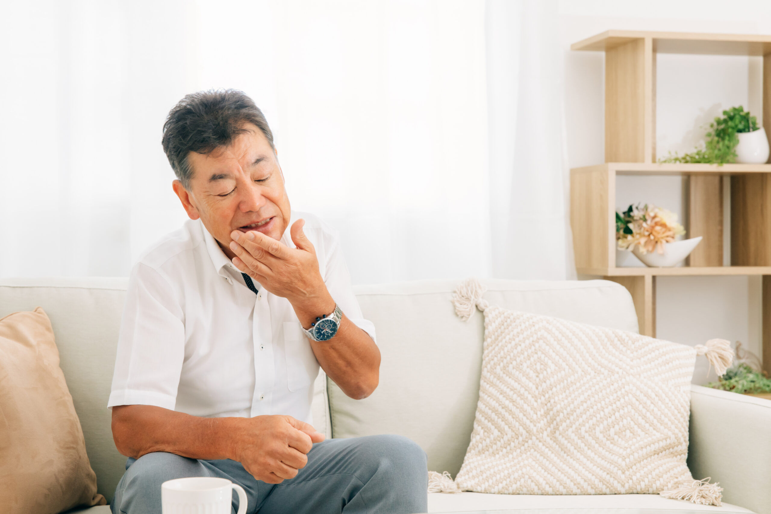 歯が痛い高齢者